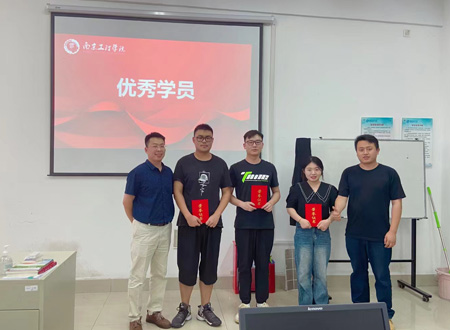 南京树码科技李卫民为20级AI竞赛冲奖营优秀学员颁奖